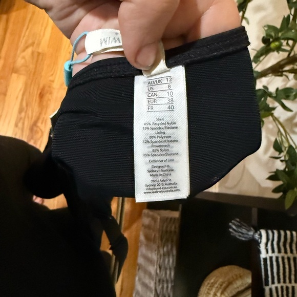 sea level swim Sleek Black One-Piece Swimsuit with V-Neck size 8 - Picture 11 of 11